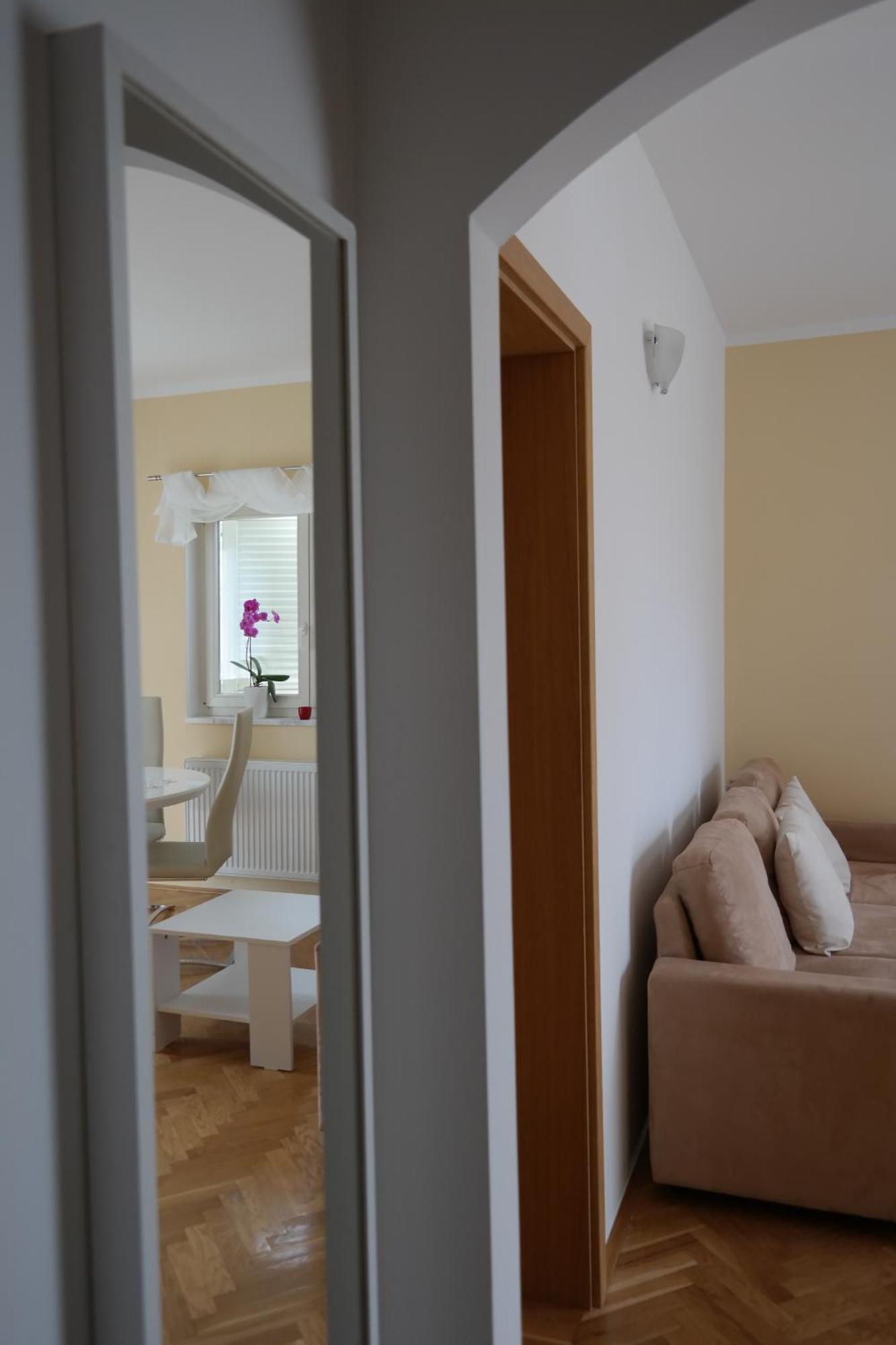 Apartments Nena โปดสตรานา ภายนอก รูปภาพ