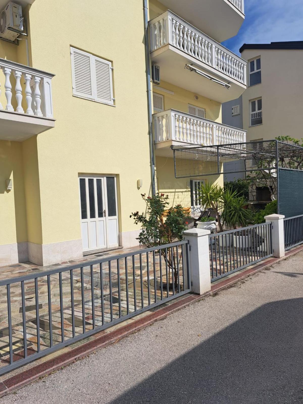 Apartments Nena โปดสตรานา ภายนอก รูปภาพ