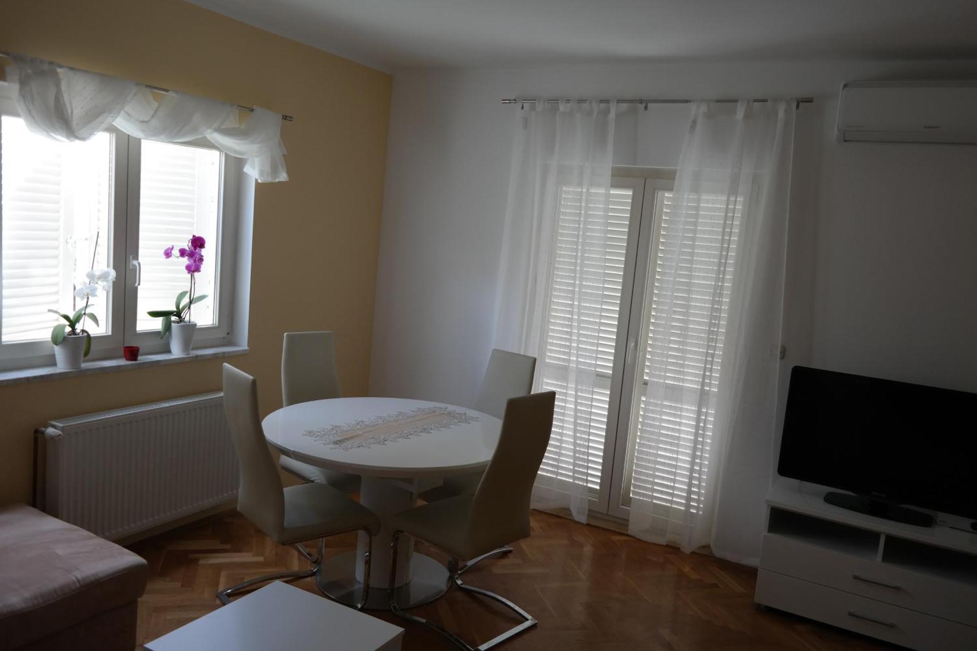 Apartments Nena โปดสตรานา ภายนอก รูปภาพ
